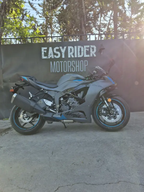 KAWASAKI-NINJA-ZX-6R-2025-1-scaled-1.jpg