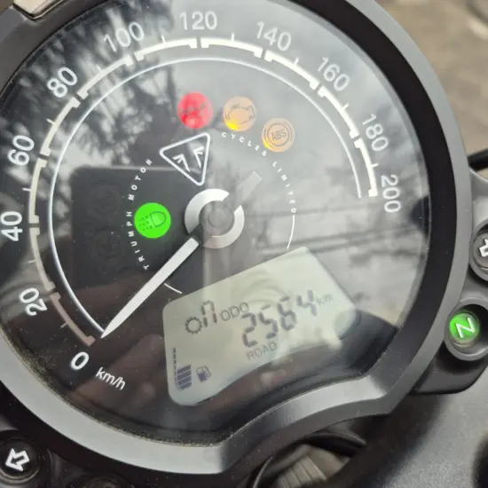 TRIUMPH BONNEVILLE BOBBER 2022 - Imagen 8