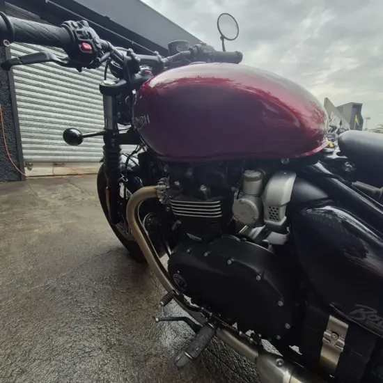 TRIUMPH BONNEVILLE BOBBER 2022 - Imagen 7