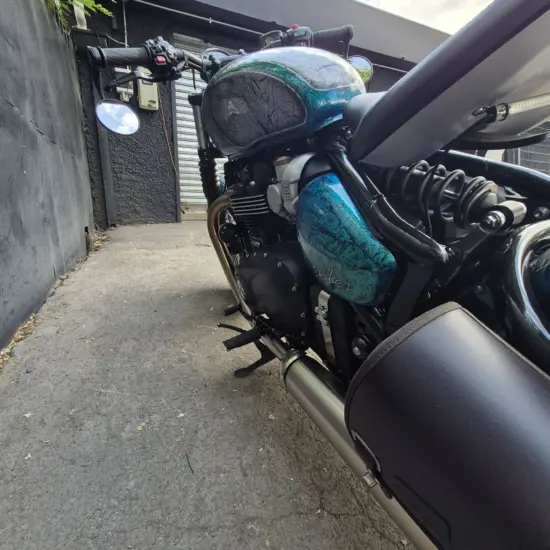 TRIUMPH BONNEVILLE BOBBER 2022 - Imagen 7