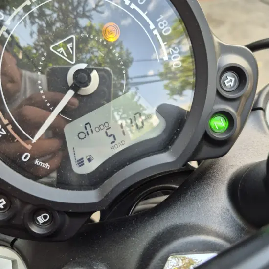 TRIUMPH BONNEVILLE BOBBER 2022 - Imagen 8