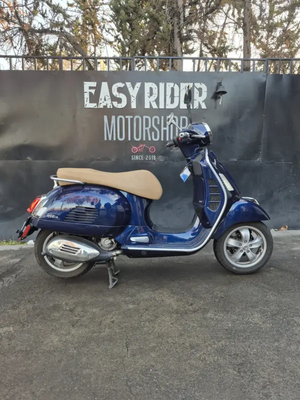 VESPA-GTS-300-SUPER-2022-4-scaled-1.jpg