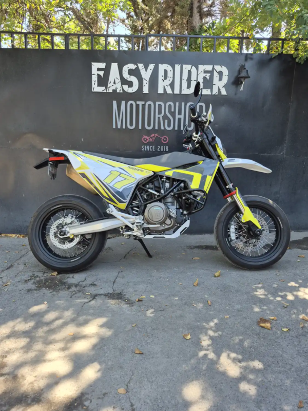 HUSQVARNA SUPERMOTO 701 2022 (13)_WEBP