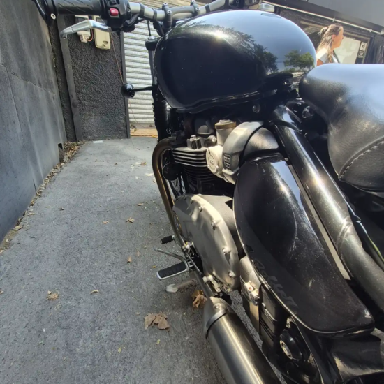 TRIUMPH BONNEVILLE BOBBER 2018 - Imagen 7