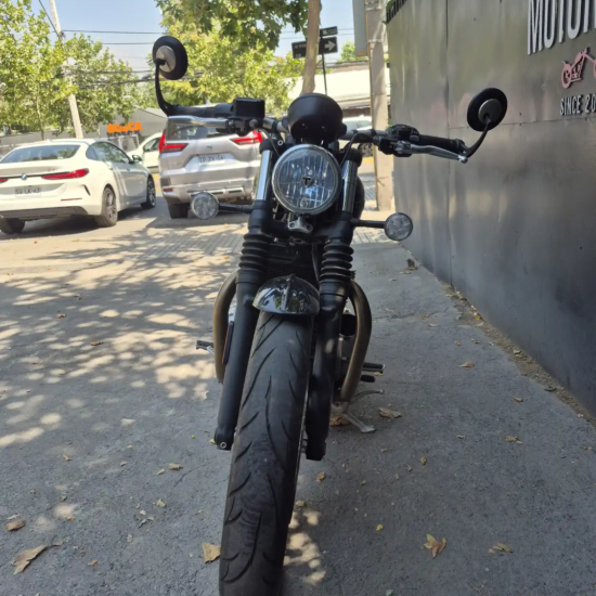 TRIUMPH BONNEVILLE BOBBER 2018 - Imagen 5