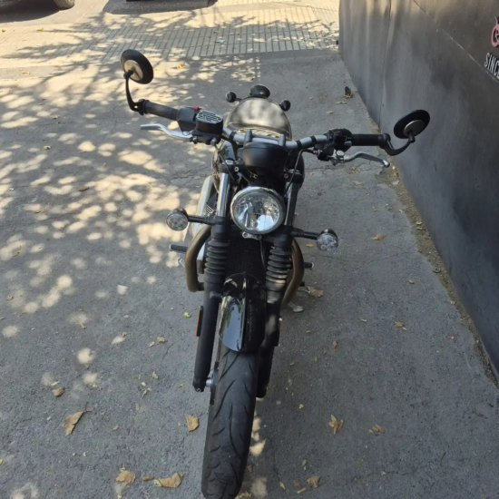 TRIUMPH BONNEVILLE BOBBER 2018 - Imagen 4