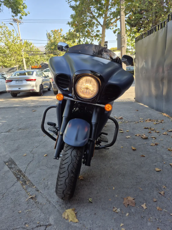 Kawasaki Vulcan 1700 Vaquero ABS 2025 vista frontal carenado faro redondo
