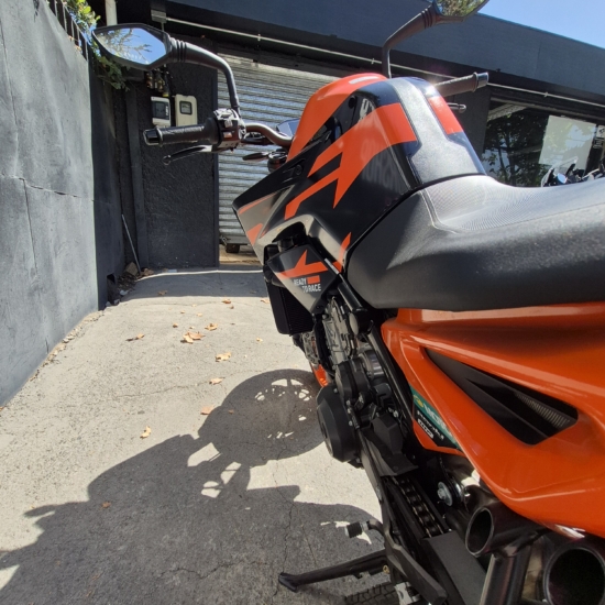 KTM DUKE 890 2023 - Imagen 7