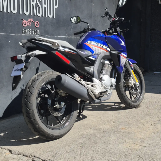 HONDA CB250 TWISTER 2024 - Imagen 5