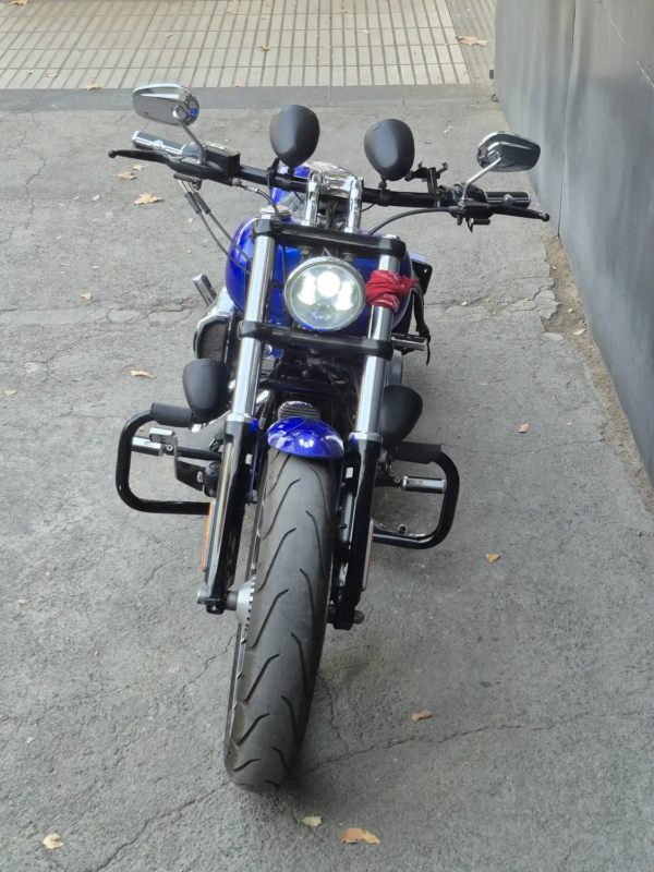 Faro Full LED y defensa de motor Harley-Davidson Breakout 2015 – Easy Rider Motor Shop