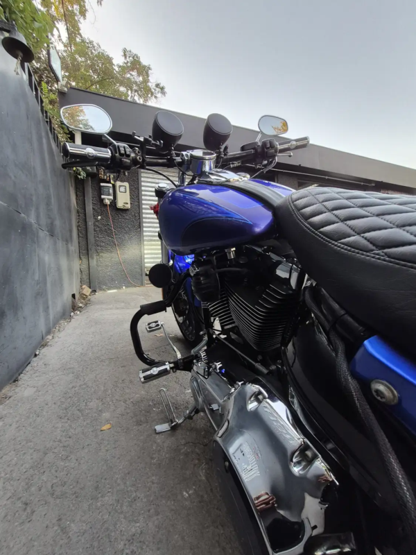 Parlantes Bluetooth y motor Twin Cam Harley-Davidson Breakout 2015 azul custom