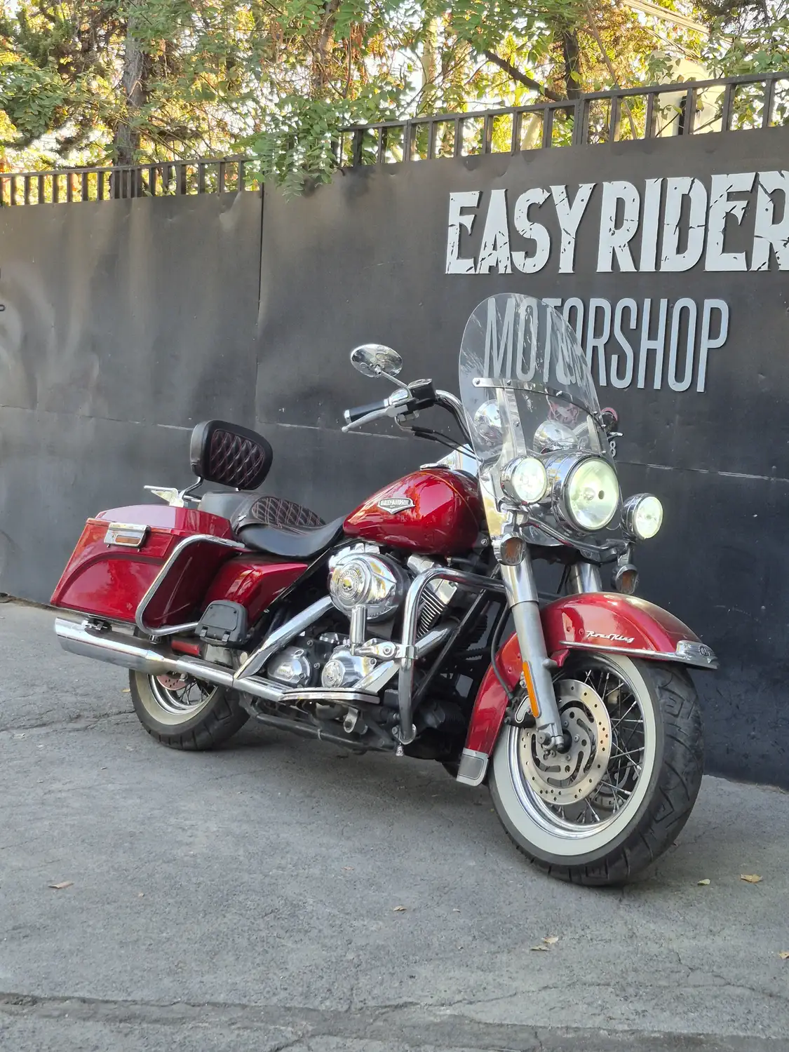 Harley-Davidson Road King Classic 2007 usada vista frontal 3/4 rojo Easy Rider Motorshop Santiago