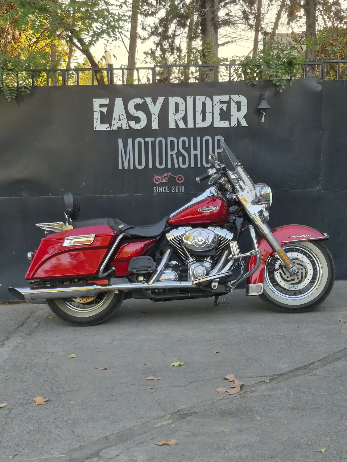 Harley-Davidson Road King Classic 2007 usada rojo perfil lateral Easy Rider Motorshop Santiago