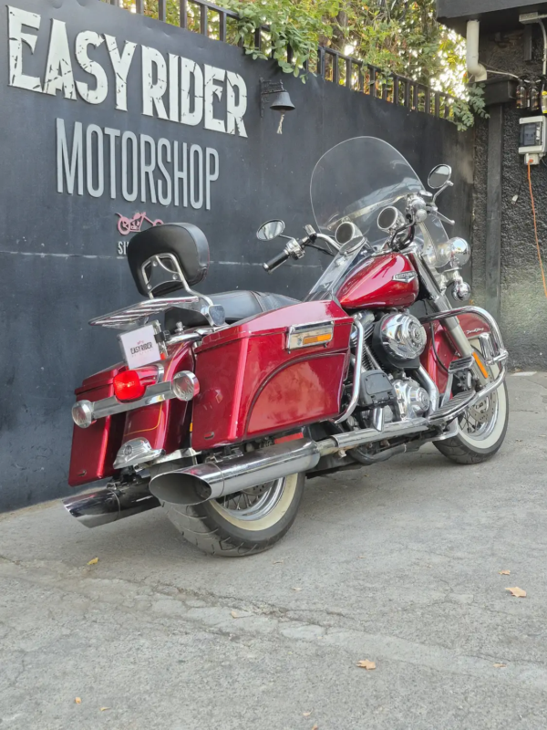 Harley-Davidson Road King Classic 2007 usada trasera escapes Vance Hines rojo Santiago