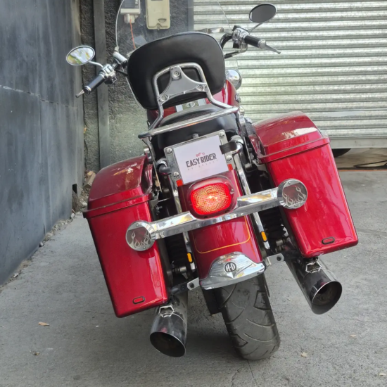 Harley-Davidson Road King Classic 2007 usada vista trasera escapes Vance Hines slash-cut rojo