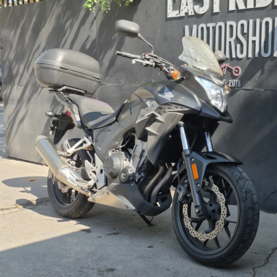 Honda CB500X 2015 usada vista frontal 3/4 con top case GIVI Easy Rider Motorshop Santiago