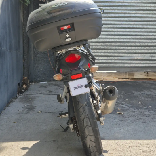 Honda CB500X 2015 usada vista trasera top case GIVI negro escape acero Santiago