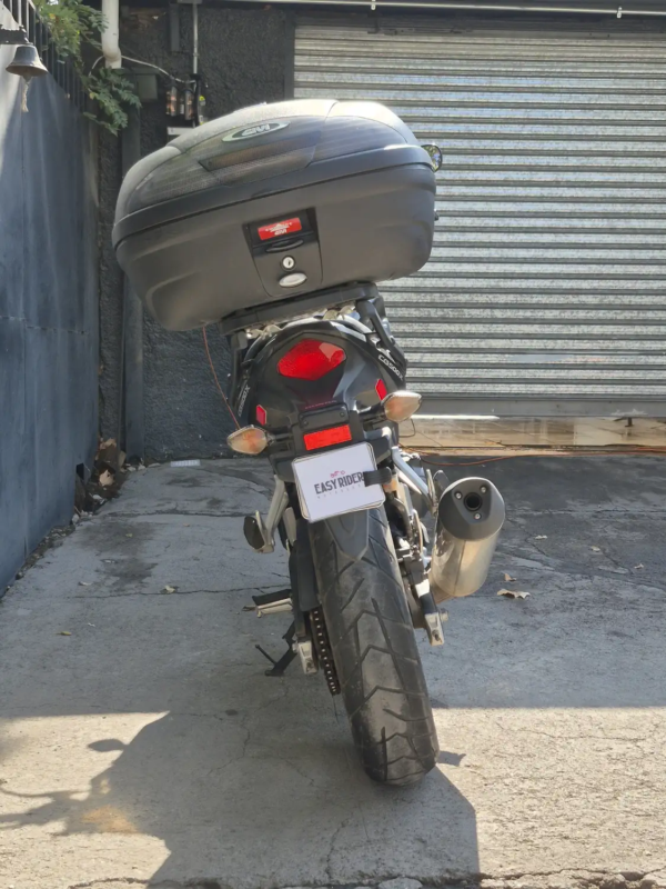 Honda CB500X 2015 usada vista trasera top case GIVI negro escape acero Santiago