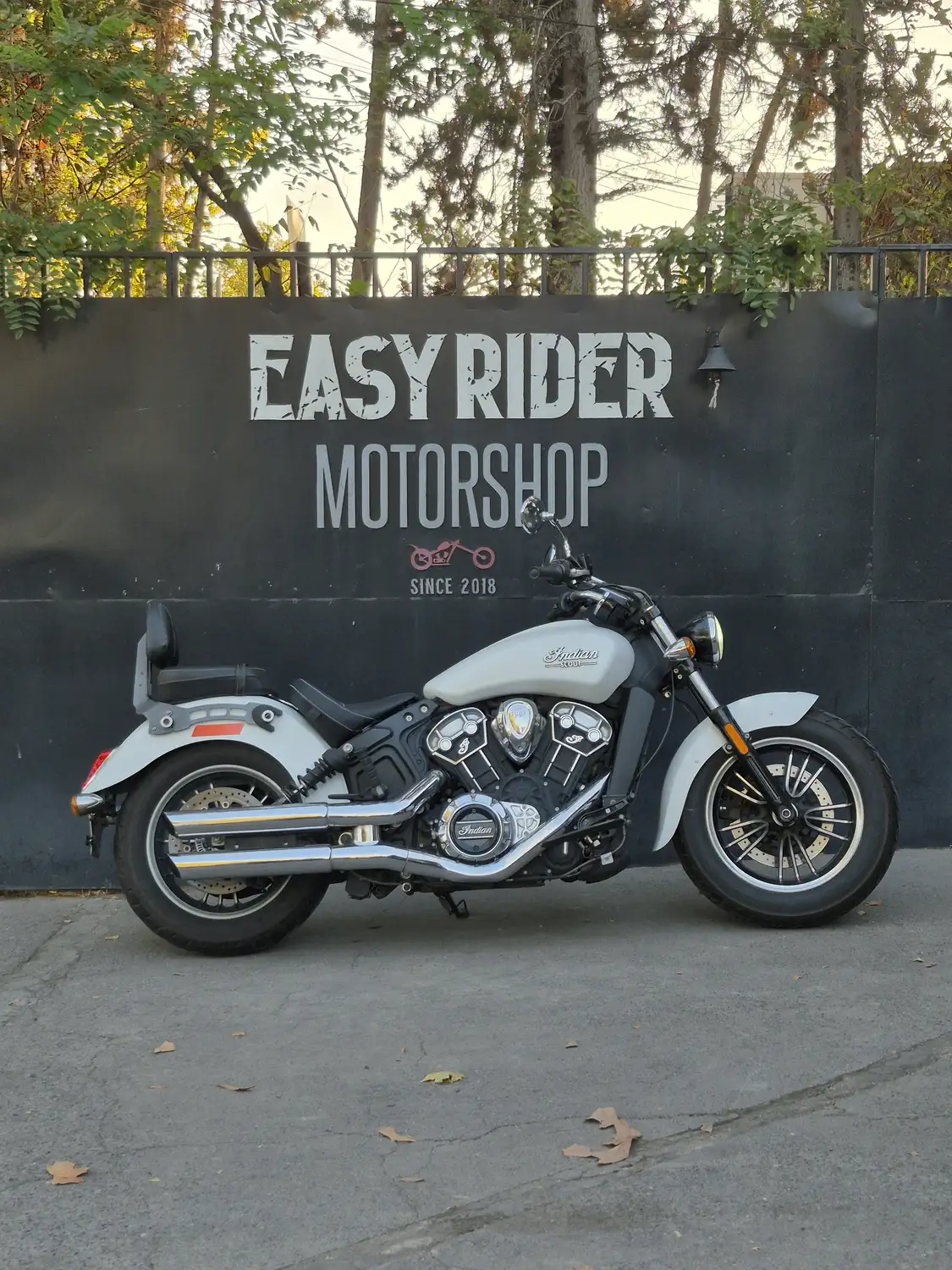 Indian Scout Bobber 1200 usada vista frontal 3/4 Easy Rider Motorshop