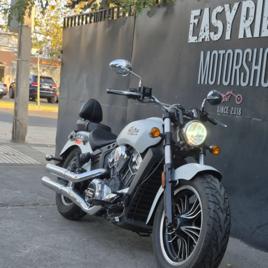 Indian Scout Bobber 1200 usada vista frontal 3/4 Easy Rider Motorshop