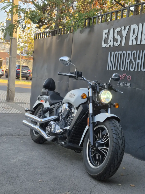 Indian Scout Bobber 1200 usada vista frontal 3/4 Easy Rider Motorshop