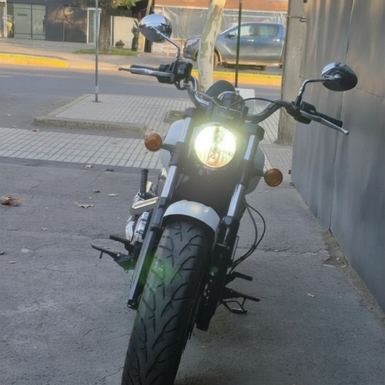 Indian Scout Bobber 1200 faro encendido vista frontal Santiago Chile