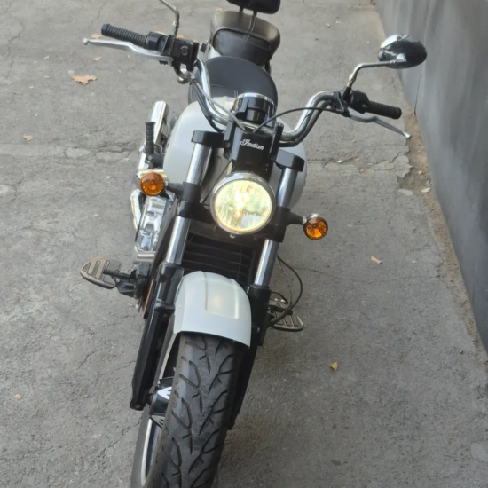 Indian Scout Bobber 1200 detalle manubrio cockpit original