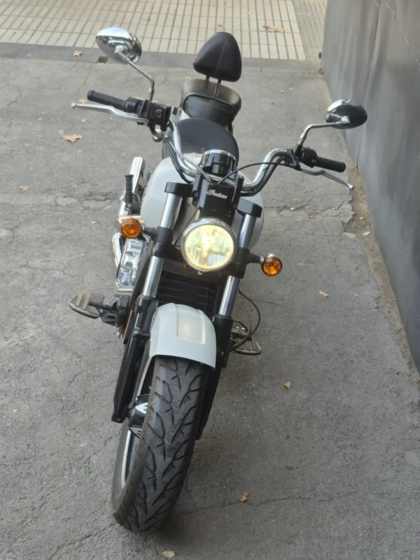 Indian Scout Bobber 1200 detalle manubrio cockpit original
