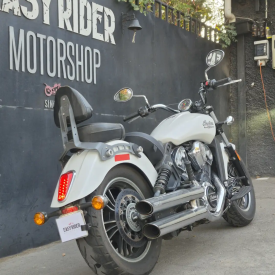 Indian Scout Bobber 1200 trasera escape cromo Easy Rider Motorshop
