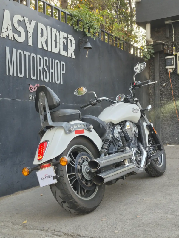 Indian Scout Bobber 1200 trasera escape cromo Easy Rider Motorshop