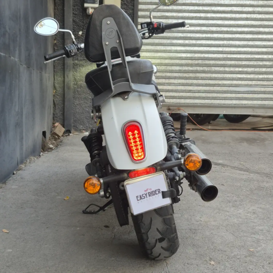 Indian Scout Bobber 1200 luz trasera LED detalle posterior