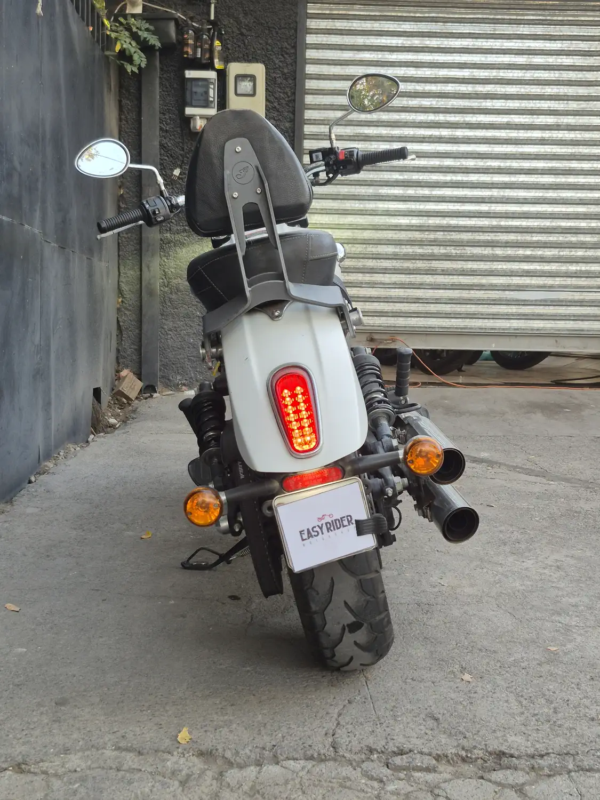 Indian Scout Bobber 1200 luz trasera LED detalle posterior