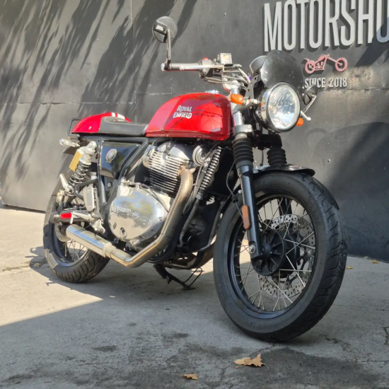 Royal Enfield Continental GT 650 2022 usada vista frontal 3/4 rojo Easy Rider Motorshop Santiago