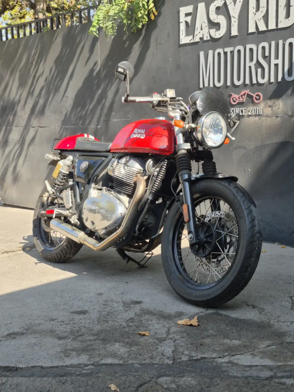 Royal Enfield Continental GT 650 2022 usada vista frontal 3/4 rojo Easy Rider Motorshop Santiago