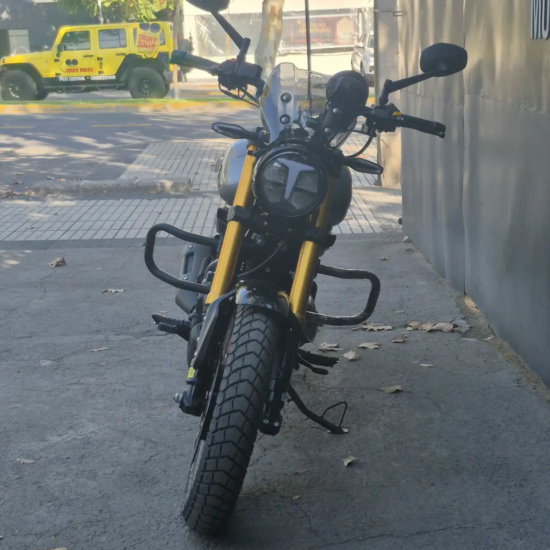 TVS Ronin 225 nueva 2026 vista frontal faro LED Santiago Chile