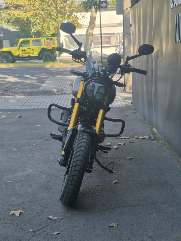 TVS Ronin 225 nueva 2026 vista frontal faro LED Santiago Chile