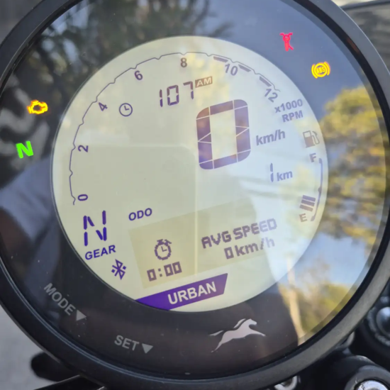 TVS Ronin 225 tablero digital redondo modo Urban Bluetooth ABS