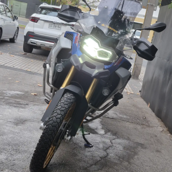 BMW F850 GS Adventure usada 2019 frontal faro LED encendido