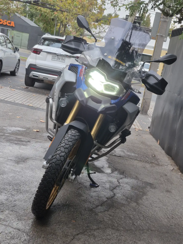 BMW F850 GS Adventure usada 2019 frontal faro LED encendido