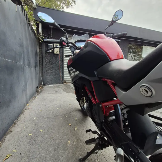 BMW G310 GS usada 2025 detalle tanque asiento Rojo Racing Santiago