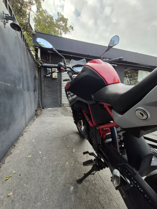 BMW G310 GS usada 2025 detalle tanque asiento Rojo Racing Santiago
