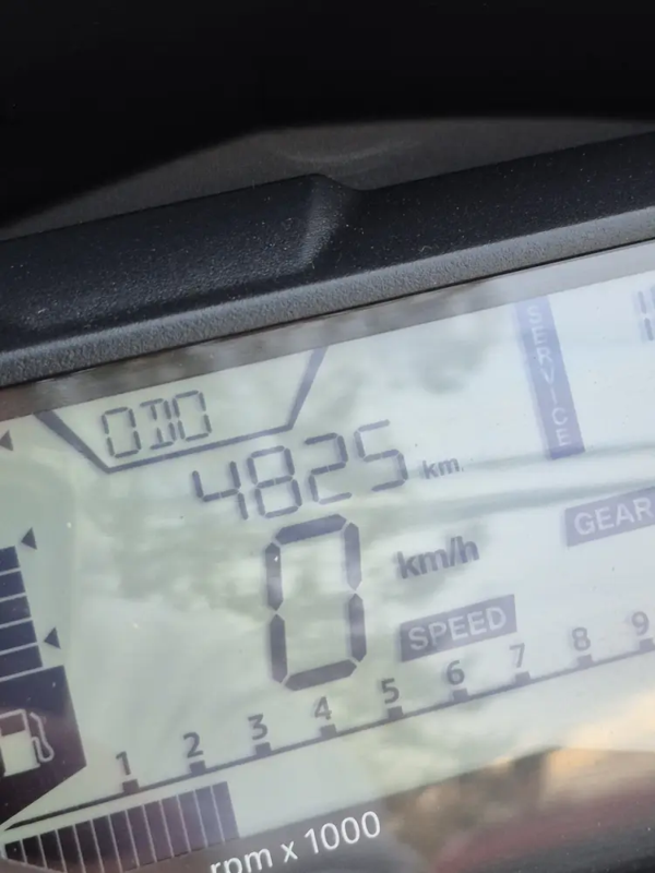 Odómetro BMW G310 GS usada 2025 marcando 4825 km verificados