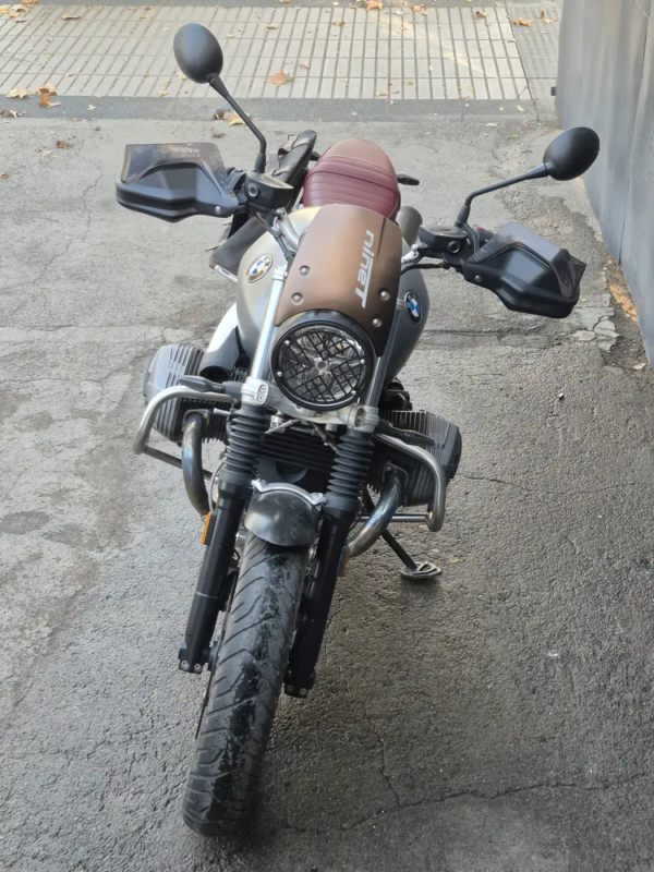 BMW R nineT Scrambler usada 2022 frontal alto logo nineT asiento burdeo handguards Easy Rider Motorshop