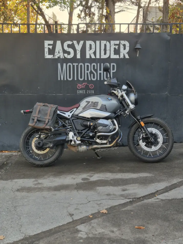 BMW R nineT Scrambler usada 2022 – Perfil lateral derecho BMW R nineT Scrambler usada 2022 perfil lateral derecho gris granito metalizado Easy Rider Motorshop Santiago