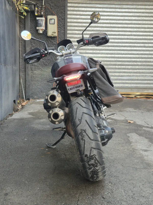 BMW R nineT Scrambler usada 2022 trasera escape aftermarket doble salida neumático Easy Rider Motorshop
