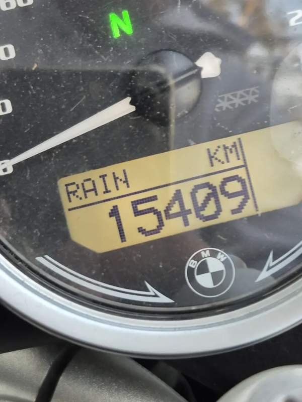 odómetro BMW R nineT Scrambler 2022 15409 km verificado modo rain