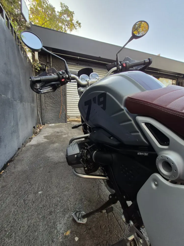 BMW R nineT Scrambler usada 2022 trasera tres cuartos izquierda alforja cuero Easy Rider Motorshop