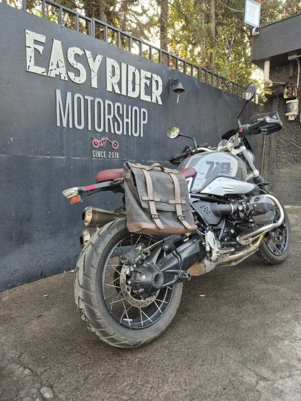 BMW R nineT Scrambler usada 2022 trasera tres cuartos derecha alforja cuero Easy Rider Motorshop Santiago