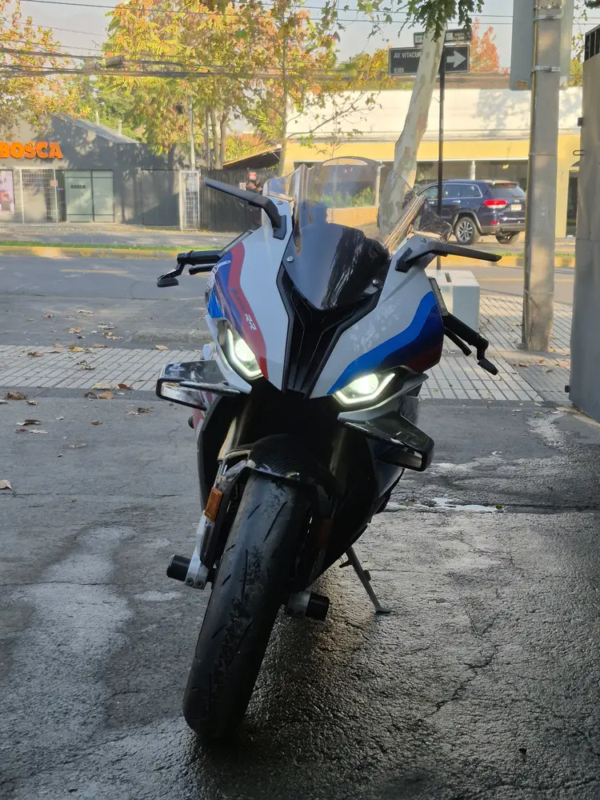 BMW S 1000 RR usada 2020 vista frontal faros LED Santiago