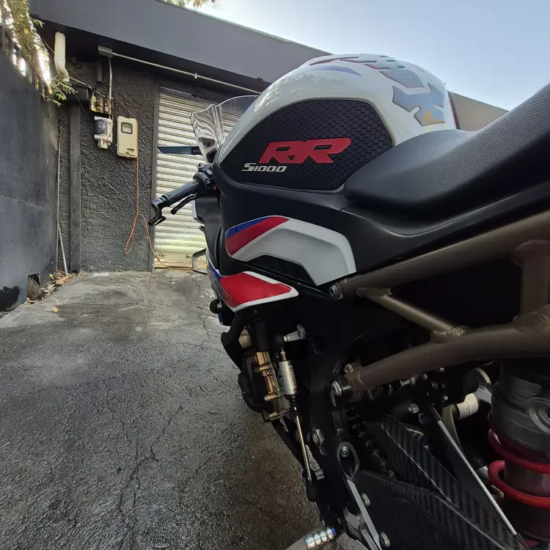 BMW S 1000 RR usada 2020 detalle tanque cola RR logo Santiago
